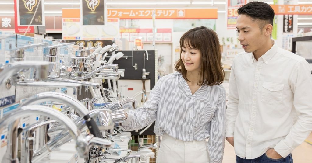 ポットに水を入れる画像