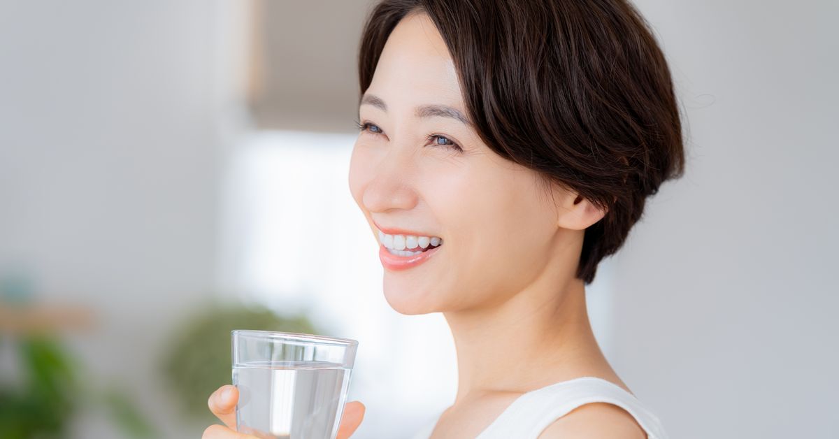 ポットに水を入れる画像