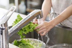 お水と50℃洗いで野菜をシャキッと復活！お湯洗いのやり方を紹介