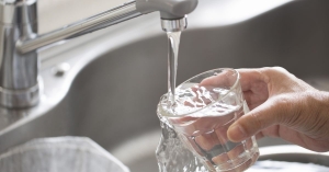 水道水が白い？色がついている？原因と対処法を紹介